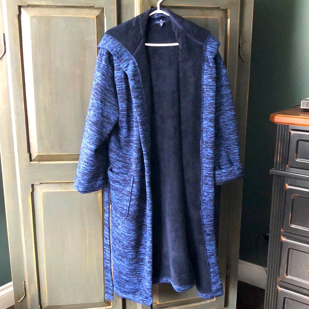 new dressing gown never worn without tag